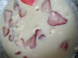 草莓奶冻,等待凝固