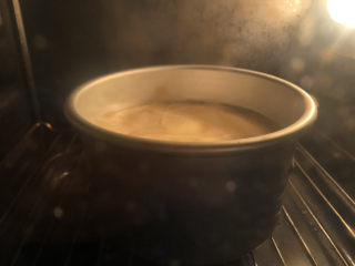 咖啡大理石戚风,烤箱预热160度，烤约35分钟。