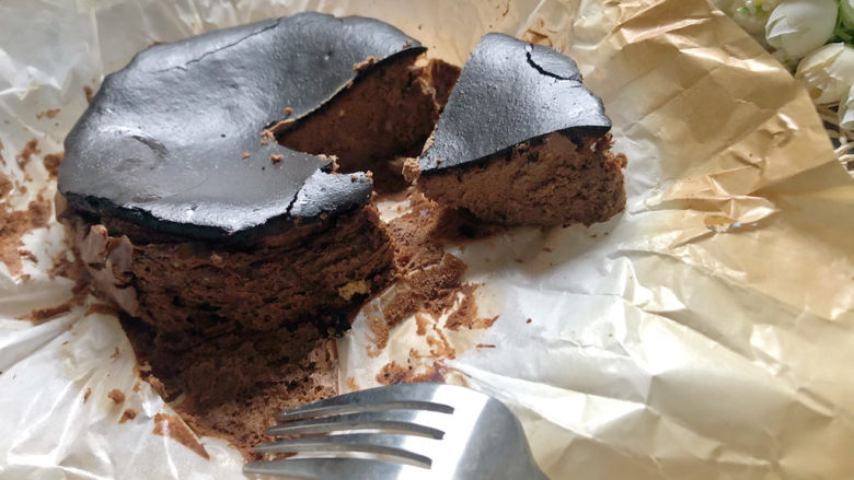 巴斯克·黑巧克力芝士蛋糕