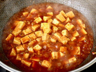 麻婆豆腐,继续烧1分钟。