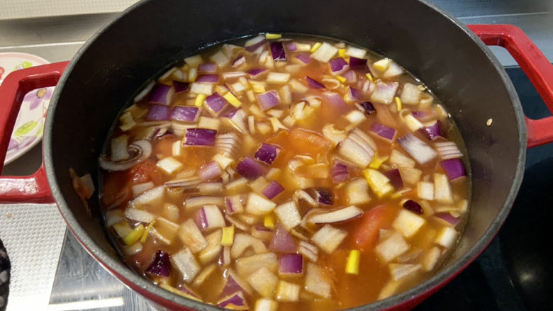 番茄牛骨汤,加入适量热水