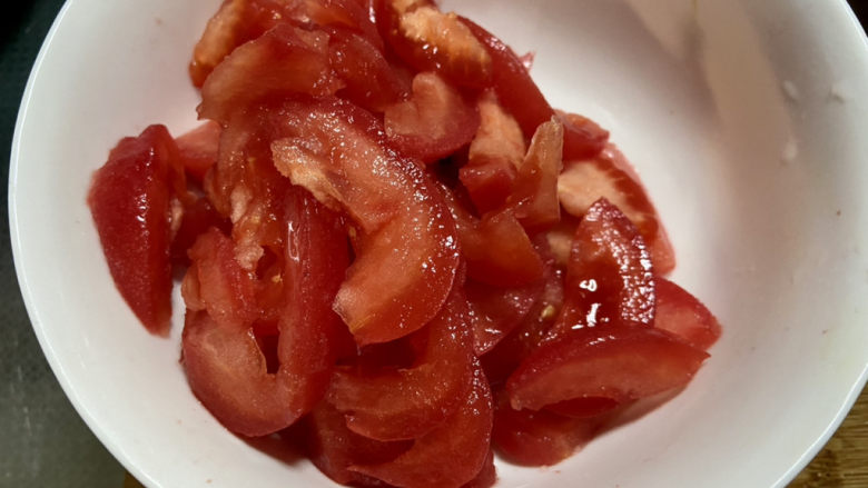 西红柿炒土豆片➕肉末番茄土豆片,番茄切小块