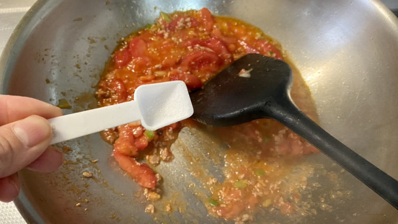 西红柿炒土豆片➕肉末番茄土豆片,可以加少许食盐，有助于番茄出汁
