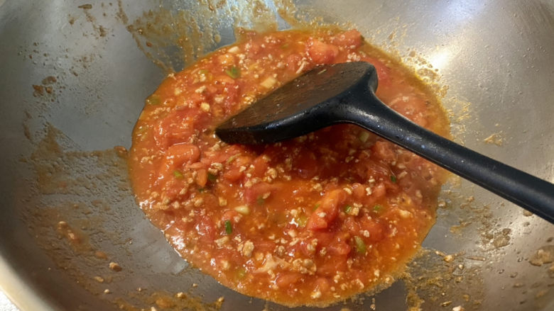 西红柿炒土豆片➕肉末番茄土豆片,加少许清水，小火炖煮两分钟