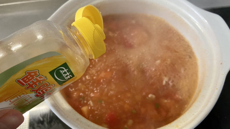 西红柿疙瘩汤➕金针木耳菠菜西红柿疙瘩汤,加入一茶匙太太乐鸡汁