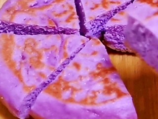 紫薯发糕,切成块即可食用