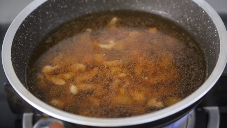 榨菜豆腐汤,兑入适量水