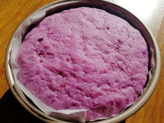 紫薯发糕,发酵至两倍大。