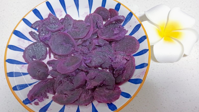 紫薯布丁,放入蒸锅蒸15分钟左右