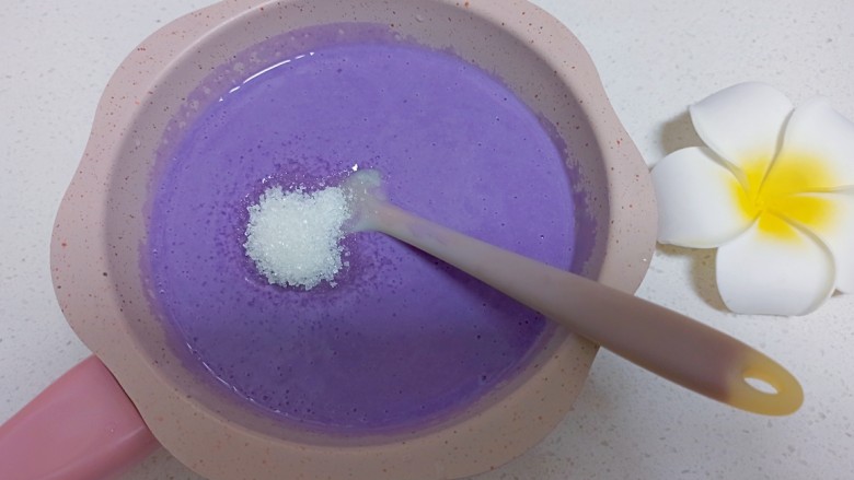 紫薯布丁,加入白糖