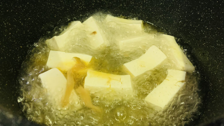 榨菜豆腐汤,起锅