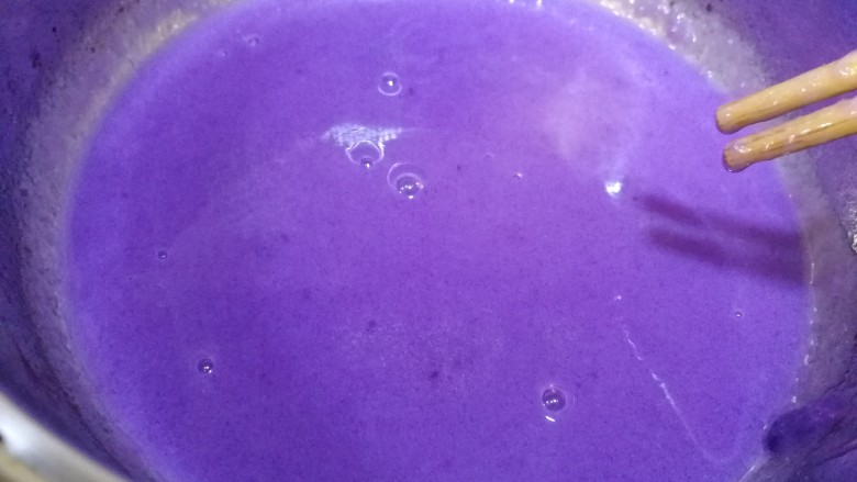紫薯布丁,拌匀小火煮开。