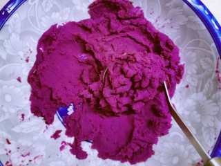 紫薯发糕,成泥状。