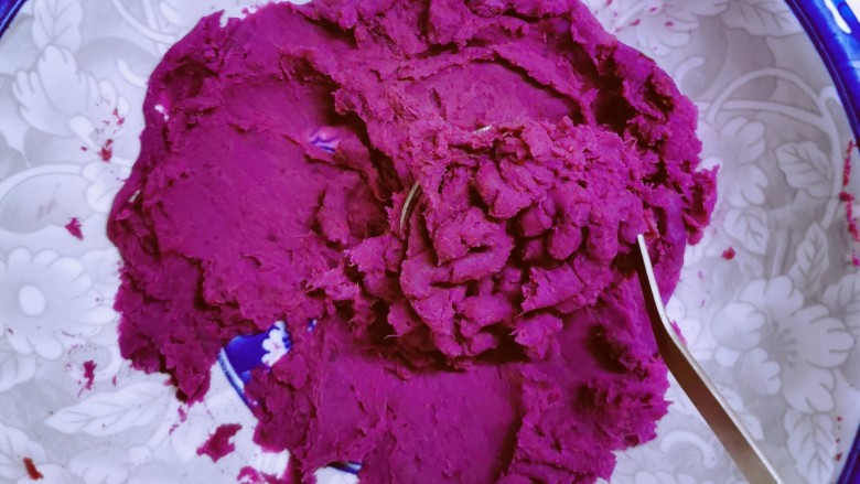 紫薯发糕,成泥状。