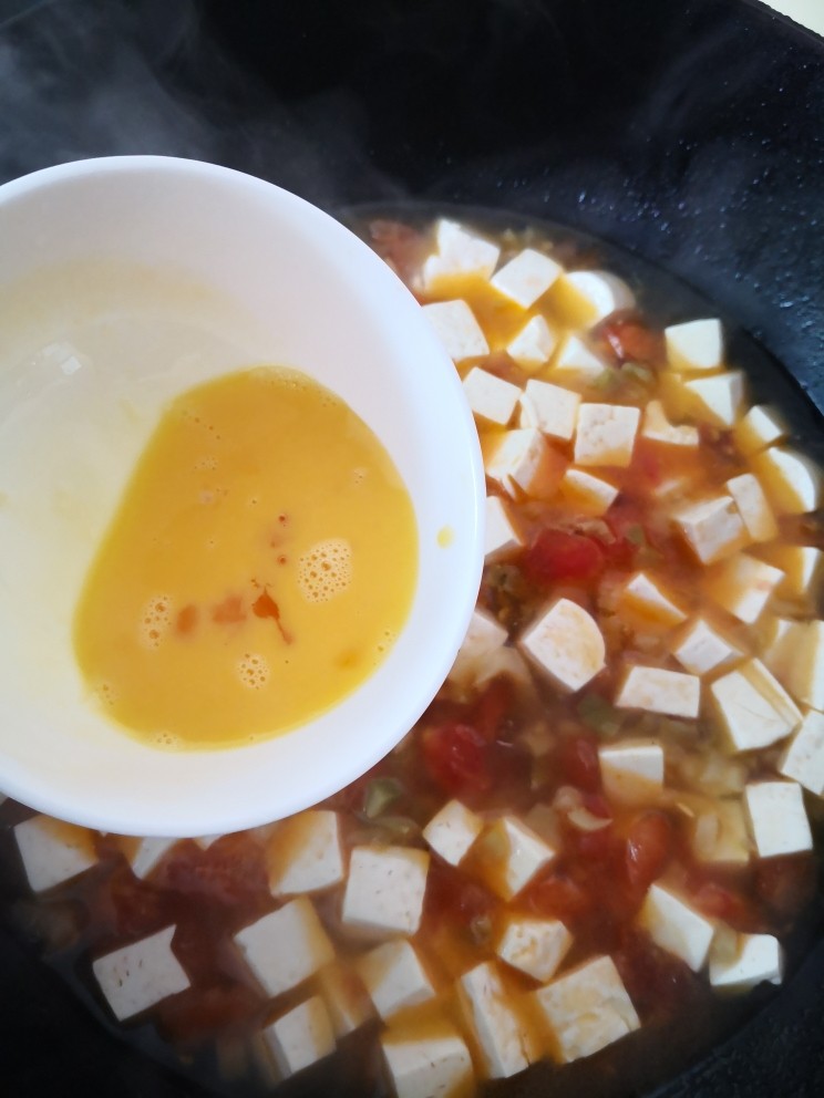 榨菜豆腐汤,淋入鸡蛋液
