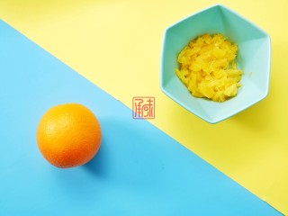 芒果+鲜橙+鸡胸肉=周末的简单午餐,1、橙子剥出果肉、芒果切块。
