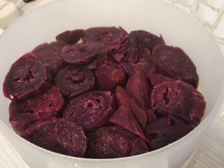 紫薯发糕,蒸熟取出