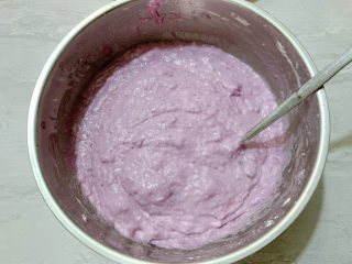 紫薯发糕,搅拌至如图黏糊的浓稠状