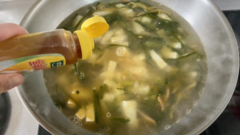 榨菜豆腐汤➕榨菜海带豆腐汤,调味：一茶匙太太乐鸡汁