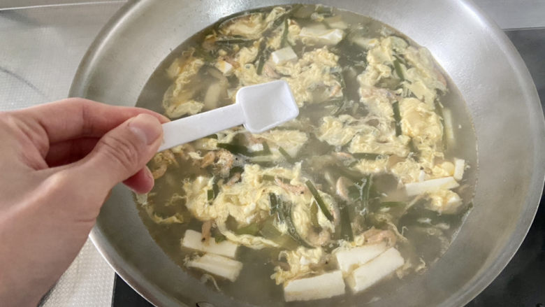 榨菜豆腐汤➕榨菜海带豆腐汤,尝下咸淡，如果觉得淡，可以补充少许食盐