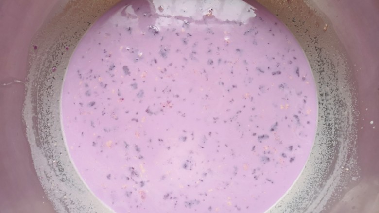 紫薯发糕,搅拌均匀。