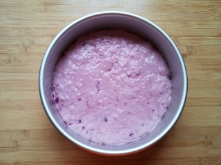 紫薯发糕,一个小时左右，面糊明显变高，发酵好了。