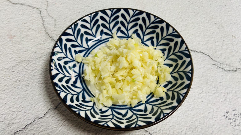 菠菜花生米,蒜蓉