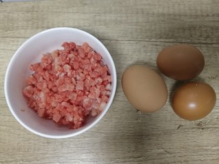 肉末鸡蛋羹,主料：肉馅，鸡蛋