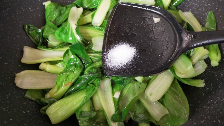 清炒油菜,放盐。