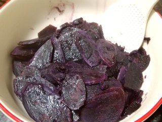爆浆紫薯水晶饼,盛出