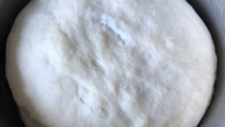 冷藏中种淡奶油吐司,面团发酵至三四倍大小。