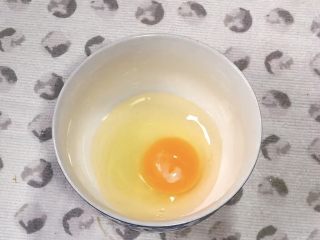 上汤菠菜,碗里打入一个鸡蛋