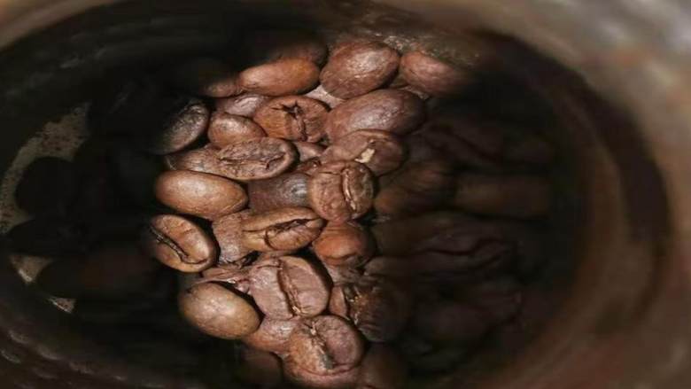 原创 | 和风照烧土豆肉团子,取20克碧罗Typica咖啡豆，研磨为手冲粉粗细；