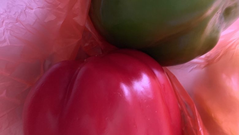 菠萝菜椒,菜椒两个颜色各一个。