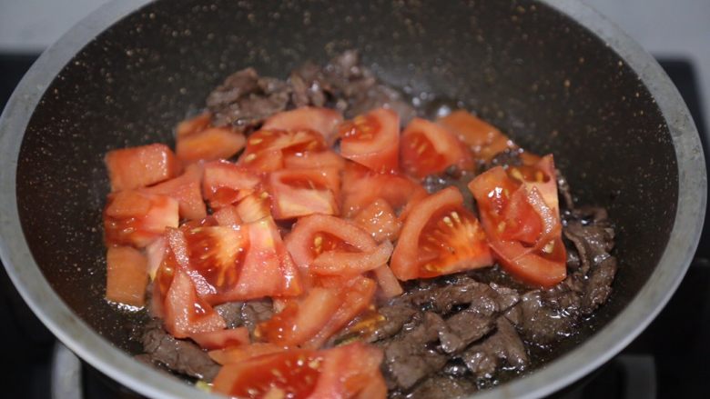 番茄牛肉面,再加入番茄