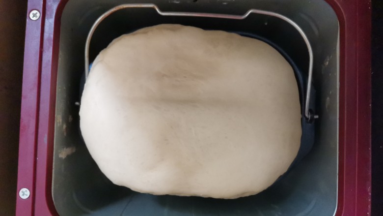 酸奶面包,启动发酵程序1.5小时，发酵至原来的两倍大小