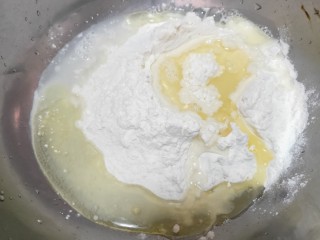 香酥牛肉饼,制作饼皮:面粉，水，油混匀
