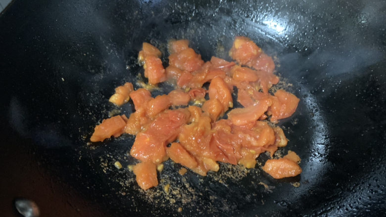 番茄牛肉面,炒至软烂