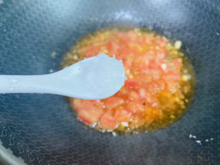 番茄牛肉面,根据个人口味加入适量盐