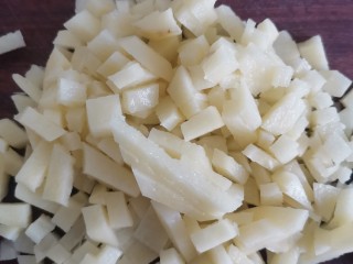 紫米炒饭,土豆切小丁
