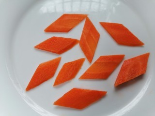红萝卜切菱形图片
