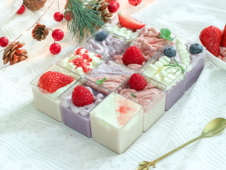 草莓奶冻&紫薯布丁