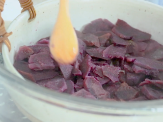 草莓奶冻&紫薯布丁,蒸熟捣碎