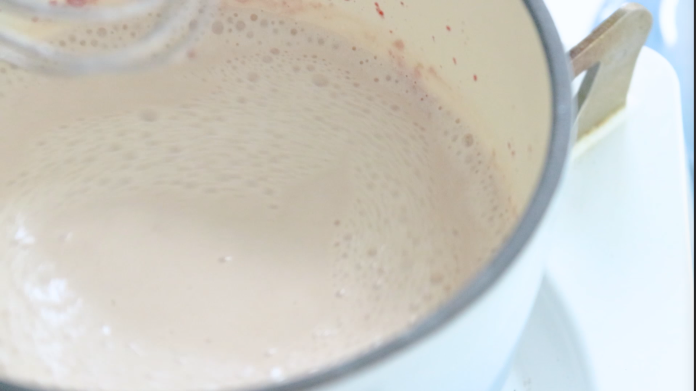 草莓奶冻&紫薯布丁,加热搅拌至融化