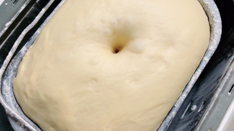 酸奶面包,将面团团发酵至2.5倍大小。