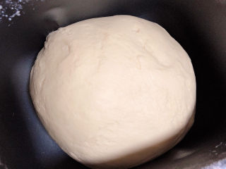 酸奶面包,面团揉至均匀光滑。