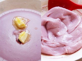 日式樱花蔓越莓大福,4、趁热加入黄油，戴一次性手套揉匀揉透后，放入冰箱冷藏三十分钟。