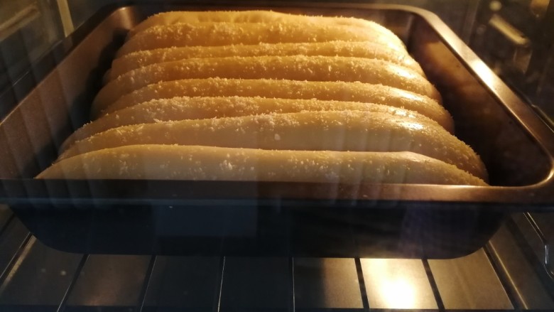 酸奶面包,180度，烤20分钟。（时间和温度根据自家烤箱调整）