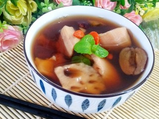 红枣莲藕汤