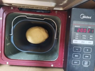 玉米面香蕉面包（无糖无油，低卡减脂）,放入面包机启动发酵功能，发酵一个两个小时